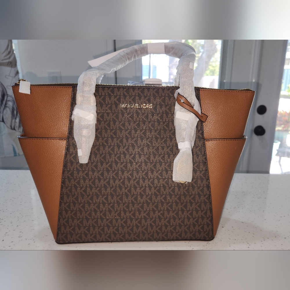 ⚡️🚨 NWT Michael Kors Charlotte Large Leather Tote Bag - Lowest Price🚨 - Picture 5 of 14